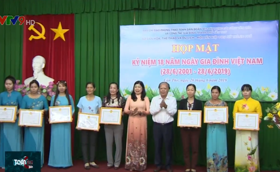 Họp mặt kỷ niệm 18 năm Ngày Gia đình Việt Nam