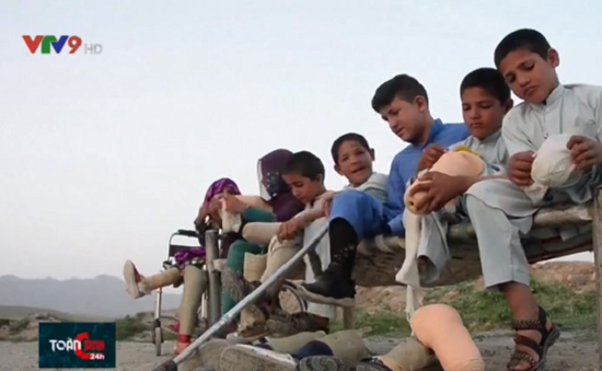 Afghanistan: Gia đình có 10 đứa trẻ thiệt mạng hoặc bị cụt chân do bom đạn