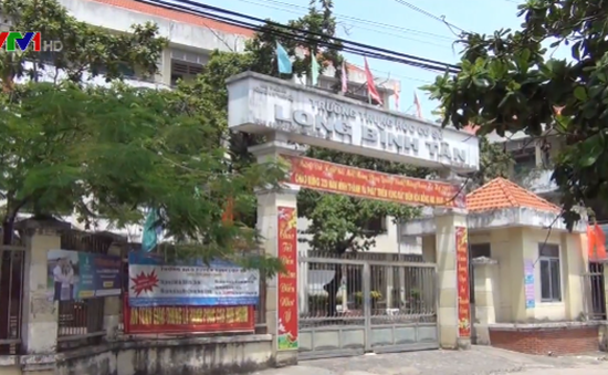 Xử lý thầy giáo để học sinh chấm bài thi tại Biên Hòa