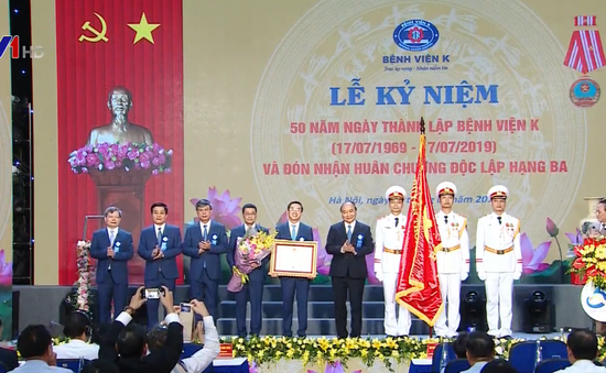 Thủ tướng Nguyễn Xuân Phúc dự Lễ kỷ niệm 50 năm Ngày thành lập Bệnh viện K