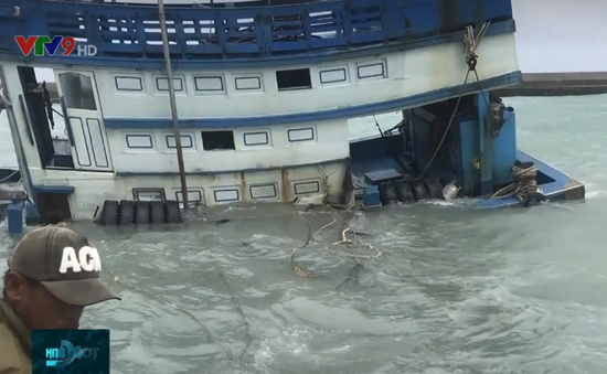 Bình Thuận: Tàu chở 70.000 lít dầu bị chìm ở đảo Phú Quý