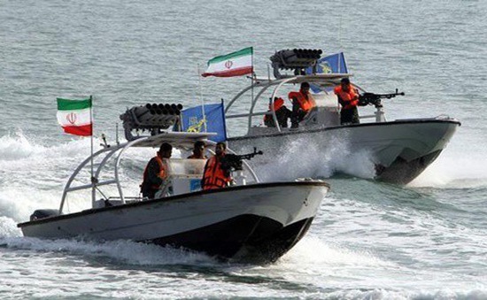 Iran bắt tàu dầu nước ngoài trên eo biển Hormuz