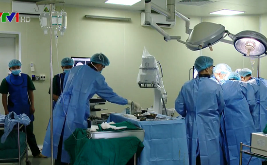 Bệnh viện Đa khoa Đức Giang sử dụng robot phẫu thuật cột sống