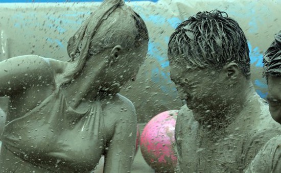 Lễ hội tắm bùn lớn nhất thế giới ở Hàn Quốc