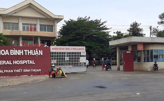 Bình Thuận: Tạm đình chỉ tài xế xe cứu thương bỏ bệnh nhân giữa đường