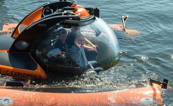 Tổng thống Nga Putin lặn xuống đáy biển xem xác tàu ngầm Thế chiến 2