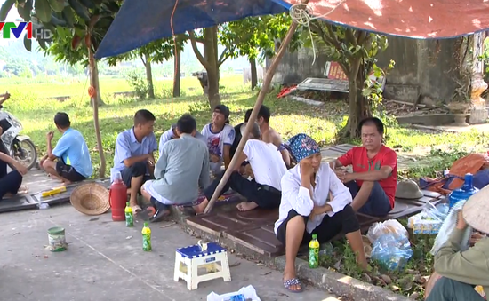 Chặn xe vào bãi rác Nam Sơn: Đối thoại giữa chính quyền và người dân bất thành