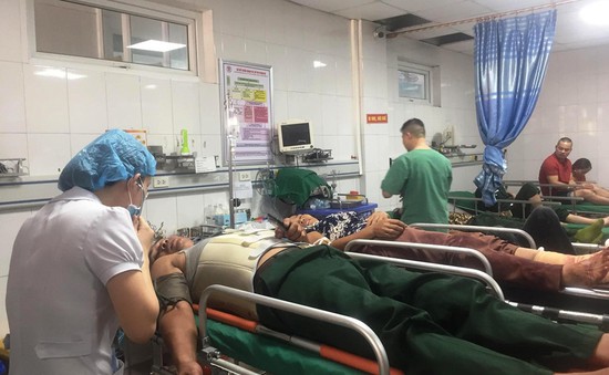 Tập trung cấp cứu đoàn du khách Bắc Giang bị tai nạn giao thông tại Nghệ An