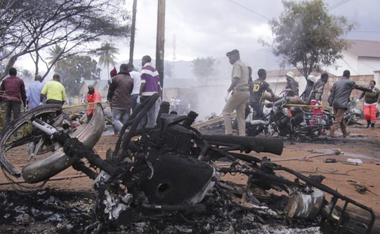 Tanzania để quốc tang 3 ngày tưởng niệm các nạn nhân vụ nổ xe chở dầu
