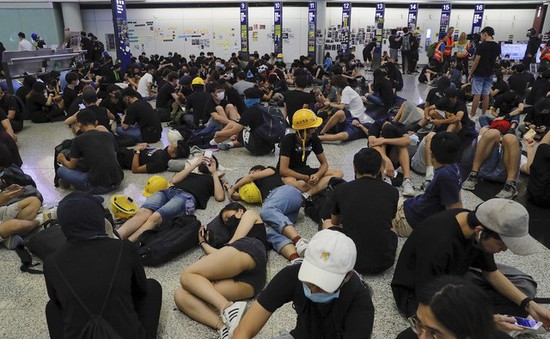 Sân bay quốc tế Hong Kong mở cửa trở lại