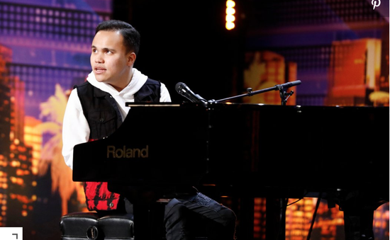 America’s Got Talent 2019: Tiếng hát của ca sĩ mù khiến các giám khảo rơi nước mắt
