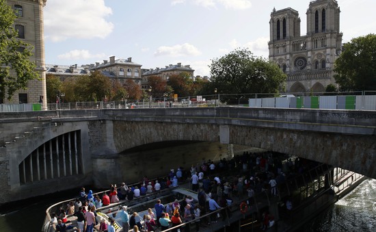 Nhà thờ Đức Bà Paris đối mặt với nguy cơ bị sập