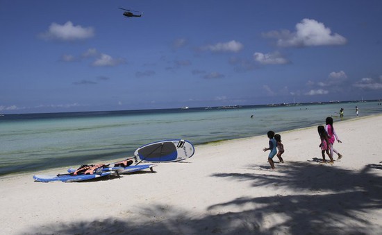 Philippines đóng cửa một phần bãi biển Boracay để kiểm dịch
