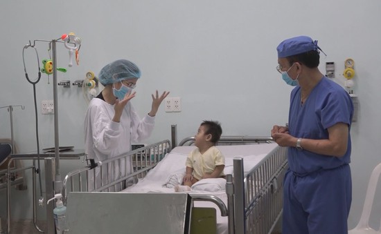 Ca ghép gan đầu tiên tại Việt Nam cho trẻ sinh non 3 tháng