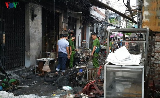 TP.HCM: Bình gas mini phát nổ, thiêu rụi 6 xe máy