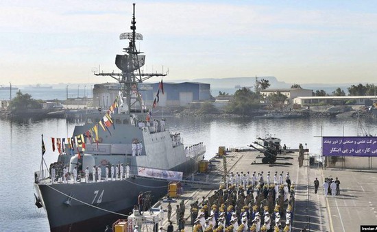 Iran triển khai tàu khu trục tới vịnh Aden