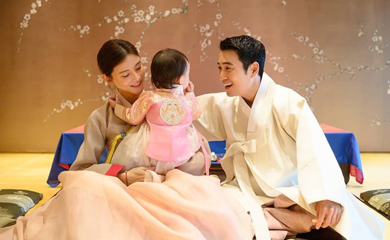 Tiết lộ ảnh gia đình hạnh phúc nhưng con gái Cha Ye Ryun và Joo Sang Wook vẫn chưa lộ diện