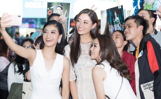 Hoa hậu Lương Thùy Linh và 2 Á hậu "gây náo loạn" tại sân bay