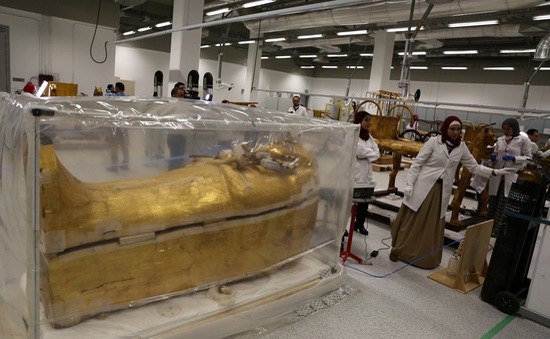 Ai Cập bắt đầu phục chế quan tài mạ vàng của Pharaoh Tutankhamun