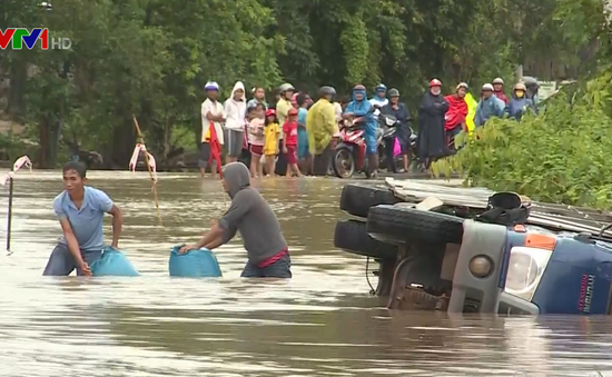 Bộ đội, chính quyền Đắk Lắk nỗ lực giúp dân khắc phục hậu quả mưa lũ