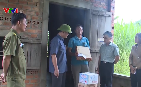 Tặng hơn 1.500 phần quà cho người dân vùng ngập lụt Đắk Lắk