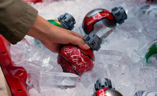 Mỹ lại cho phép mang chai Coca Cola hình quả bom lên máy bay