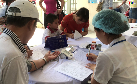 Hà Nội: Hướng dẫn  người dân chăm sóc sức khỏe sau vụ cháy nhà máy Rạng Đông