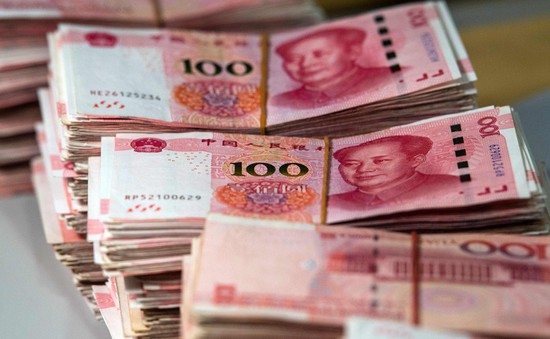 Người đàn ông Trung Quốc vứt 14.000 USD ra đường rồi hối hận