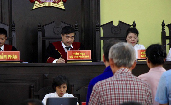 44 thí sinh được nâng điểm không có mặt, hoãn xét xử vụ án gian lận điểm thi ở Sơn La