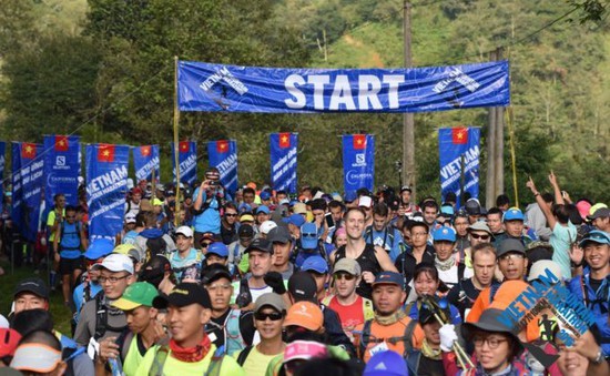 Gần 4.000 VĐV chạy marathon vượt núi Sapa