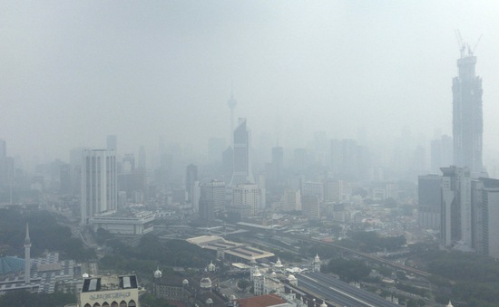 Indonesia và Malaysia đóng cửa hàng trăm trường học vì khói bụi cháy rừng
