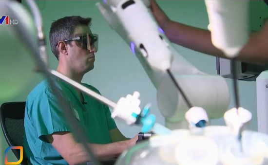 Robot phẫu thuật sử dụng trí tuệ nhân tạo - Cuộc cách mạng trong ngành y tế Anh