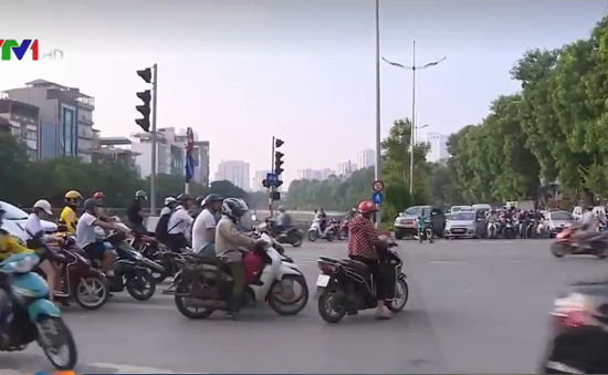 Nhiều biện pháp giải quyết ùn tắc trên tuyến đường Láng, Hà Nội