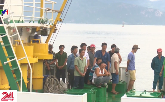 Đưa 46 ngư dân bị nạn ở quần đảo Trường Sa vào bờ an toàn