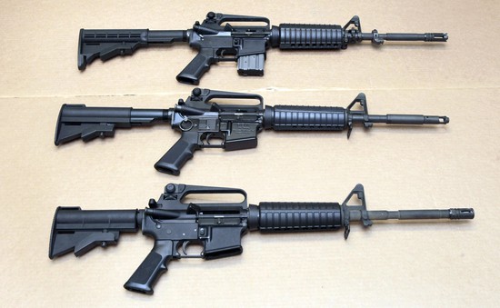 Mỹ dừng sản xuất súng AR-15 do người dân có quá nhiều