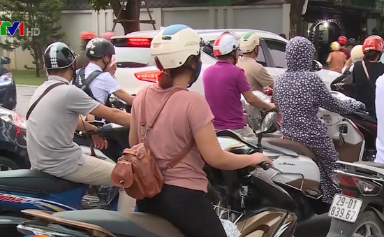 “Nút thắt cổ chai” đường Nguyễn Hữu Thọ thường xuyên ùn tắc
