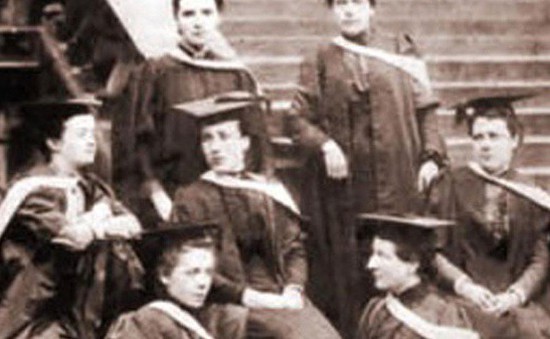 Đại học Edinburgh: Trao bằng đại học cho sinh viên sau... 150 năm