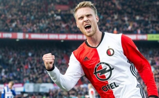 Va chạm với Văn Hậu, tiền đạo chủ lực của Feyenoord phải nghỉ đá dài hạn