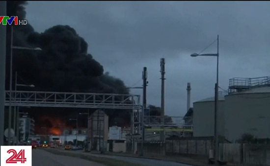 Vụ nổ tại nhà máy hóa chất và "thảm họa kép" với thủ đô Paris, Pháp