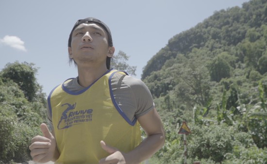Revive Marathon xuyên Việt - Tập 3: Diễn viên Hữu Vi bứt phá về đích ở cự li 21km
