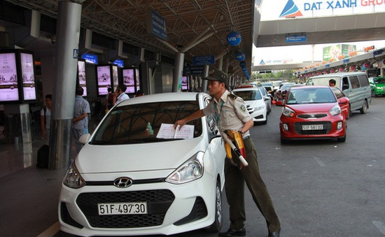 Đề xuất lập bãi đỗ taxi chống ùn tắc ở sân bay Tân Sơn Nhất