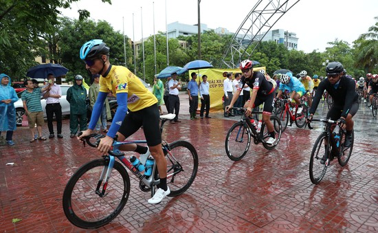 Chặng 5 Giải xe đạp Quốc tế VTV Cúp Tôn Hoa Sen 2019: Mưa bão lớn khiến chặng đua buộc phải hủy