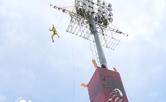 Chung kết Cuộc đua kỳ thú: H'Hen Niê nhảy từ độ cao của tòa nhà 12 tầng khiến khán giả thót tim