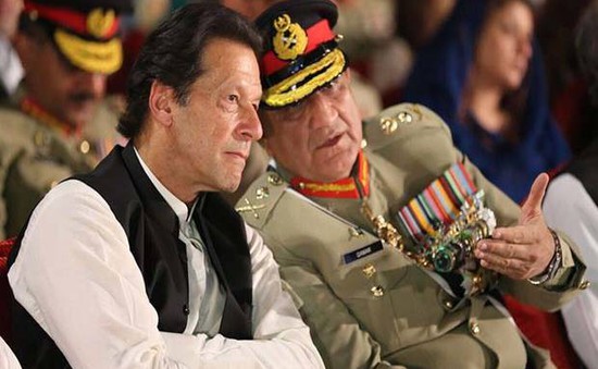Thủ tướng và Tổng tư lệnh quân đội Pakistan đi thăm Làn ranh kiểm soát ở Kashmir