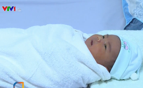 Sản phụ ở Quảng Ngãi sinh bé trai có trọng lượng 5kg