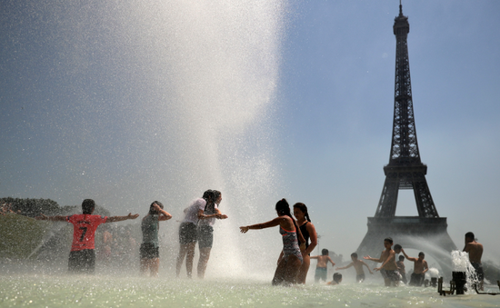 Gần 100 người chết mỗi ngày trong hơn nửa tháng nắng nóng tại Pháp