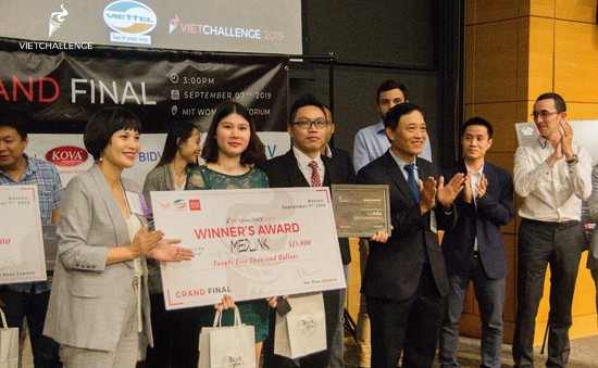 Đội giành giải nhì ở Techfest Vietnam 2018 đăng quang VietChallenge 2019 tại Mỹ