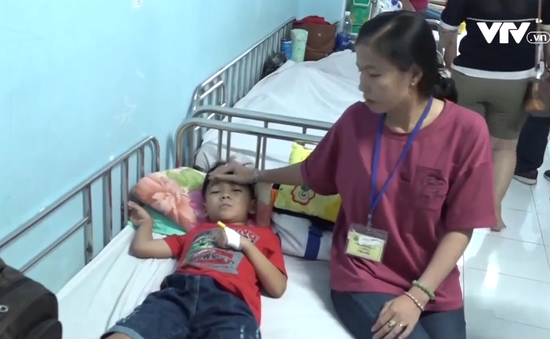 Hơn 60 học sinh Tây Ninh ngộ độc nhập viện cấp cứu: Có thể do ăn xôi gà