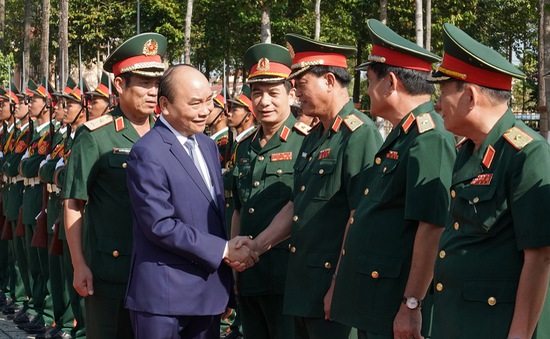 Thủ tướng Nguyễn Xuân Phúc thăm và chúc Tết cán bộ, chiến sỹ Quân khu 9