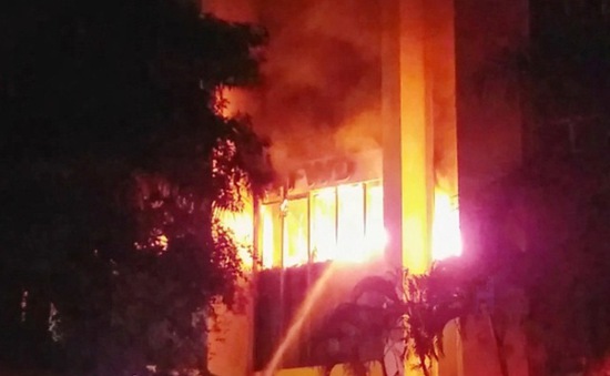 Thanh Hóa: Cháy lớn tại tòa nhà dầu khí, nhiều người mắc kẹt, 1 người chết